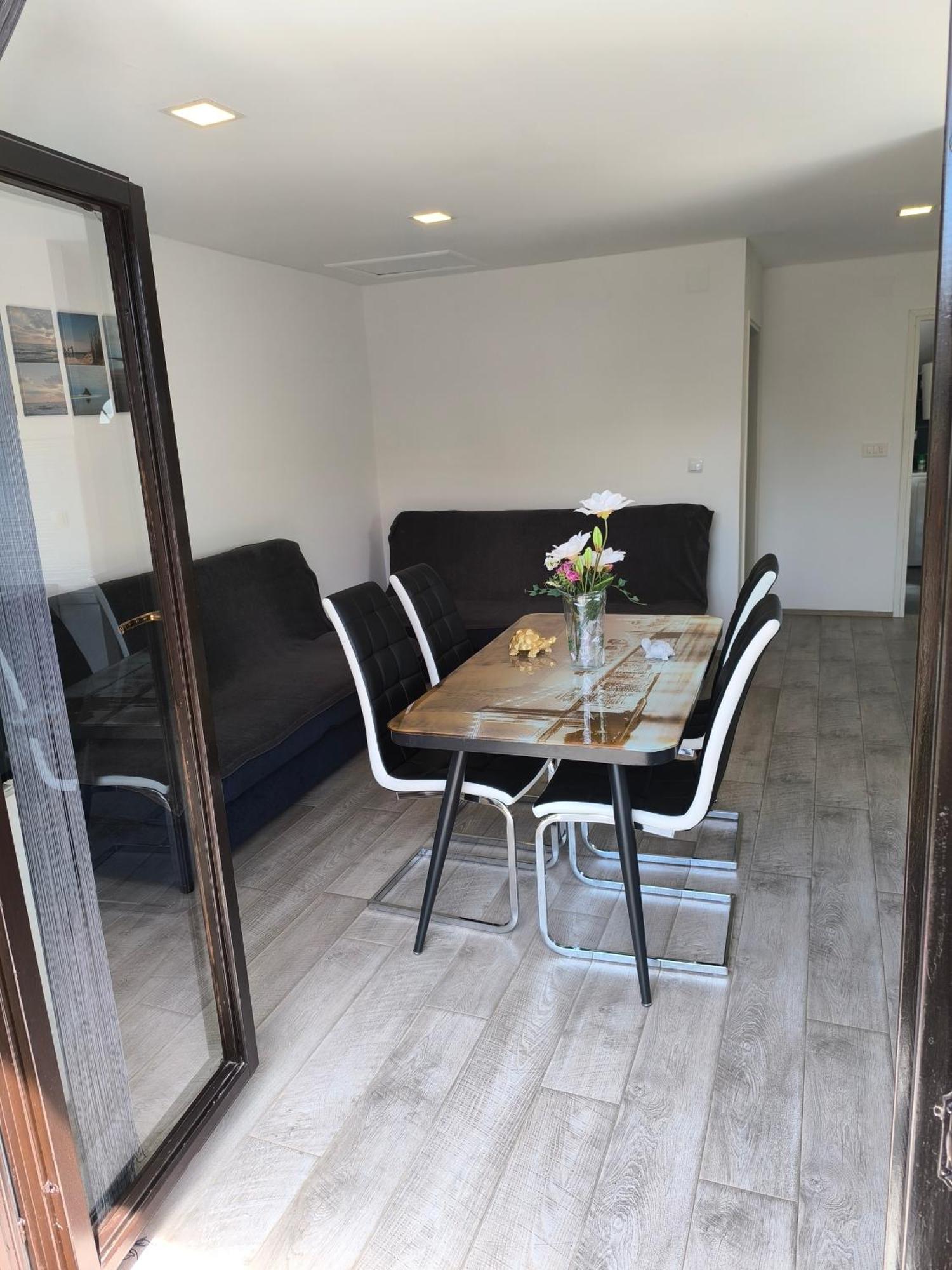 Apartmani Jadranka Vodice Bilik gambar