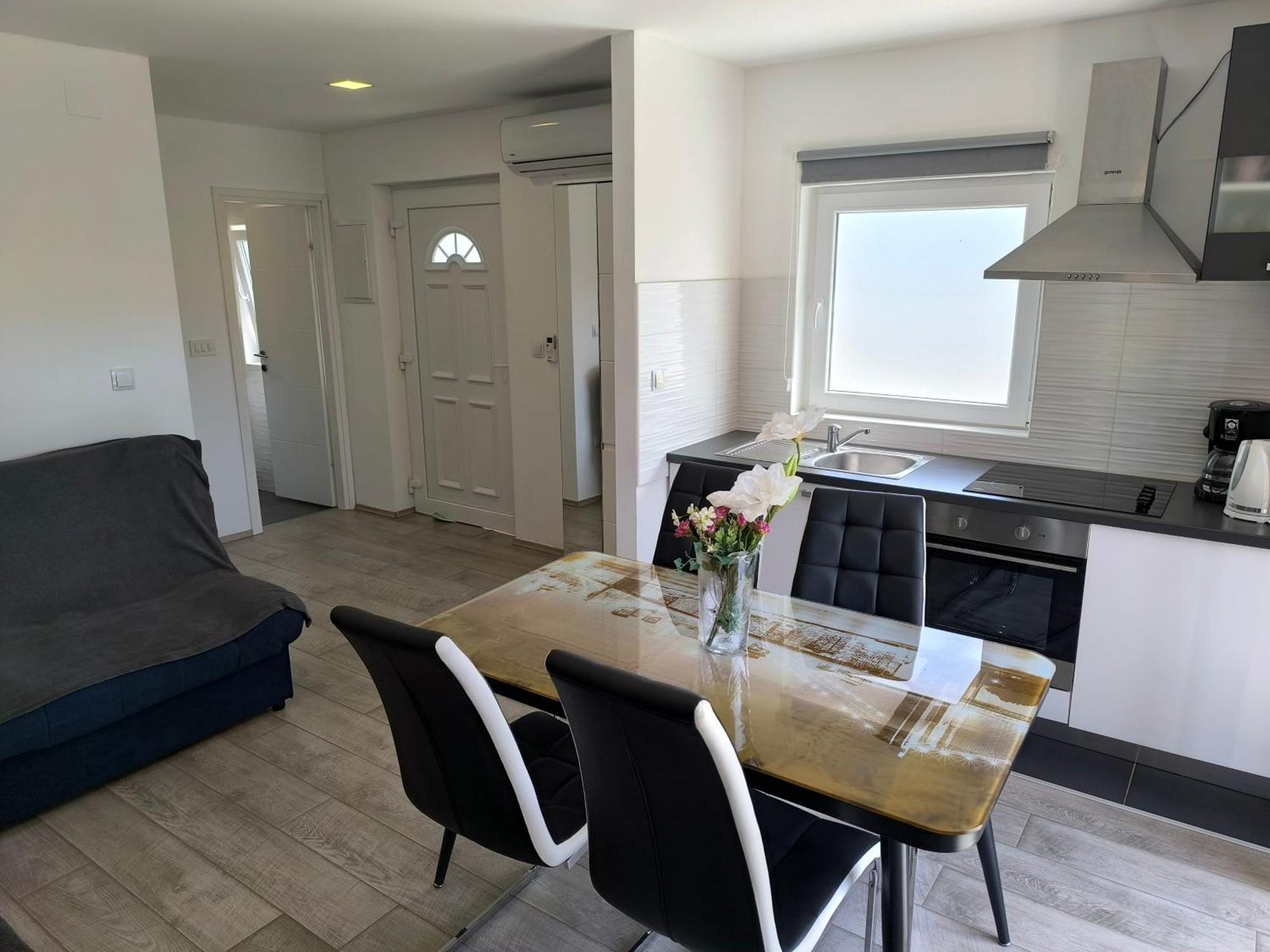Apartmani Jadranka Vodice Bilik gambar